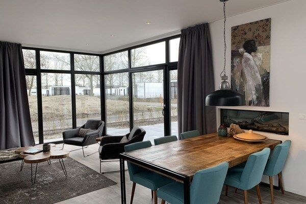 Eetkamer - Chalet Breskens Strand in Breskens (5)