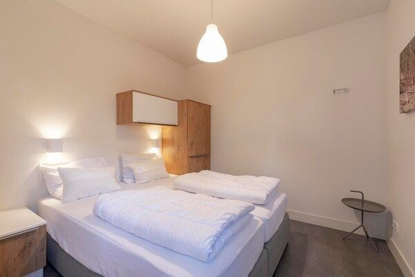 Slaapkamer - Bungalow bij strand en bollenvelden in Sint Maartensvlotbrug (3)