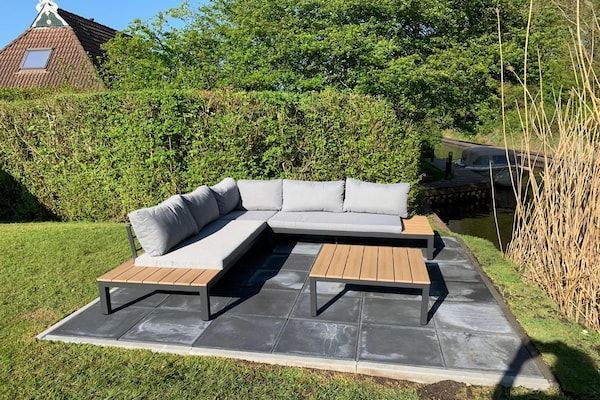 Terras - Bungalow in Friesland met Spa en Sloep in Earnewald (2)