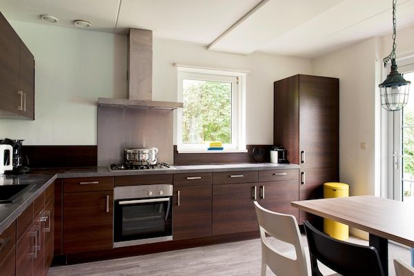 Keuken - Luxe huis bij De Alde Feanen Reserve in Earnewald (4)