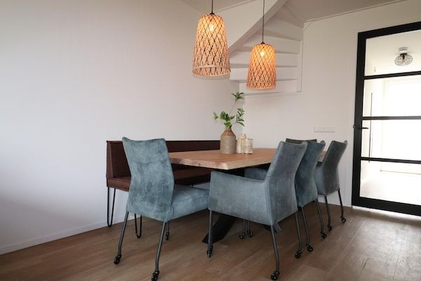 Eetkamer - Luxe villa aan het water in Leons (4)