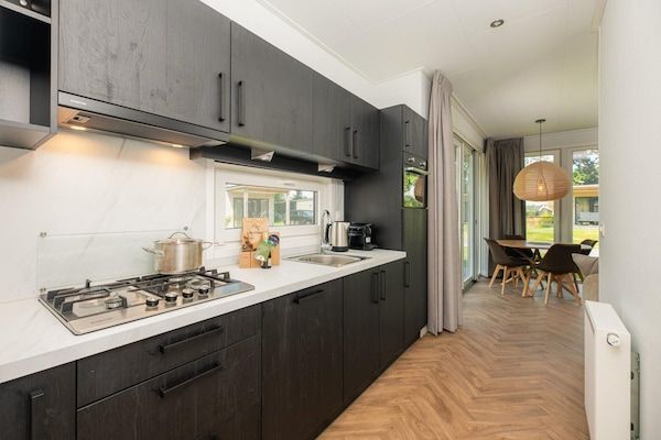 Keuken - Natuurlodge met eigen tuin in Zuna (3)