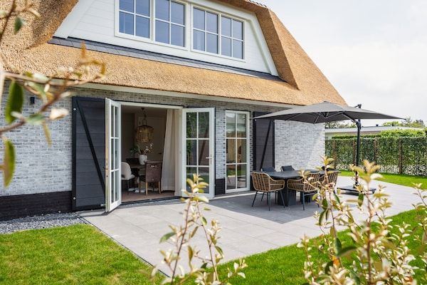 Buitenkant - Villa op Texel bij Strand en Bos in De Koog (5)