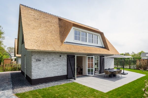 Buitenkant - Villa op Texel bij Strand en Bos in De Koog (1)