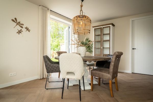 Eetkamer - Villa op Texel bij Strand en Bos in De Koog (3)