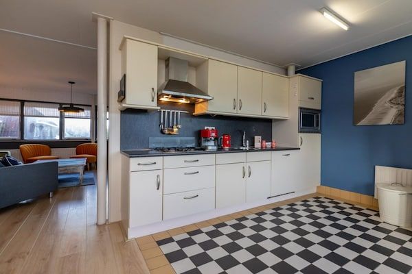 Keuken - Appartement in Zoutelande bij Strand in Zoutelande (3)