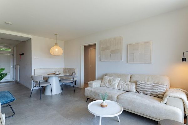 Woonkamer - Appartement in Zoutelande bij het strand in Zoutelande (2)