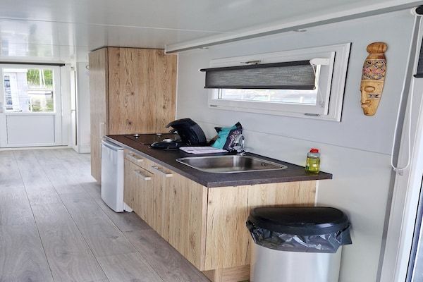 Keuken - Water View Lodge in Naarden in Naarden (3)