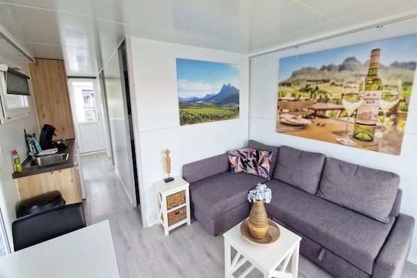Woonkamer - Water View Lodge in Naarden in Naarden (2)