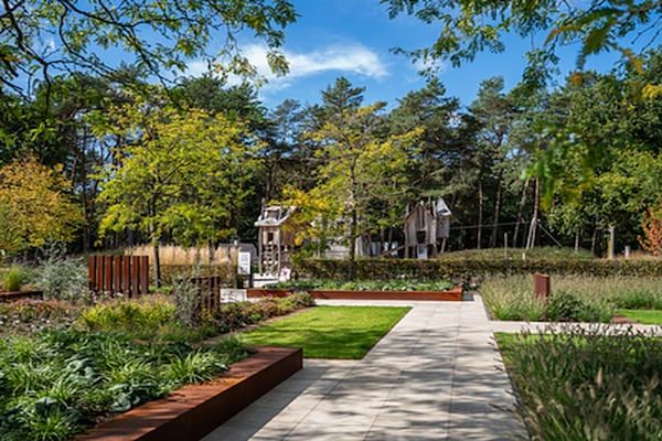 Tuin - Chalet bij Parkvijver in Nederland in Veldhoven (2)