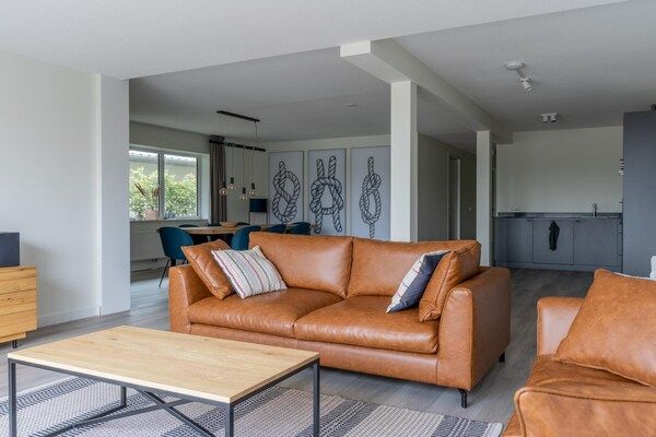 Woonkamer - Vakantiehuis in Sneek aan het water in Sneek (2)