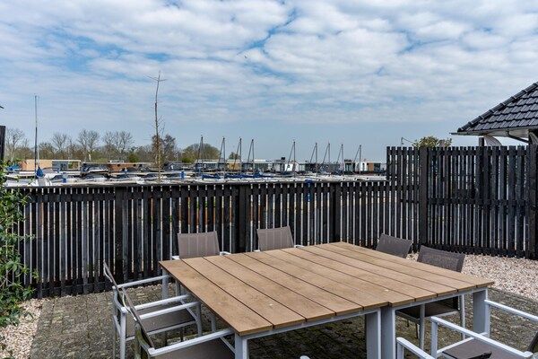 Terras - Vakantiehuis in Sneek aan het water in Sneek (5)