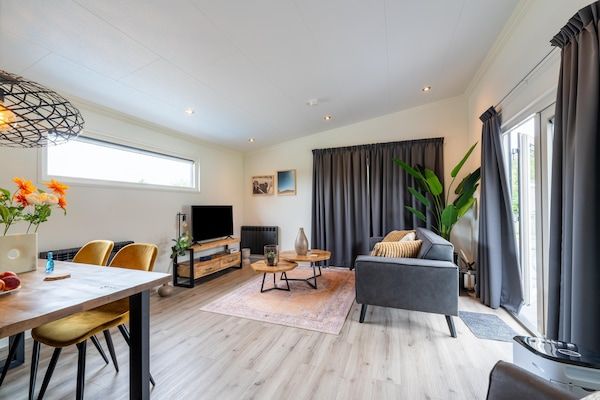 Woonkamer - Vakantiehuis in Molenschot bij natuurgebieden in Molenschot (3)