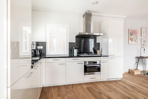 Keuken - Scheveningen Appartement Vlakbij het Strand in Scheveningen (3)