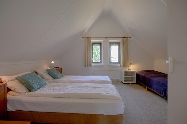Slaapkamer - Bungalow in Sondel bij Slotermeer in Sondel (3)