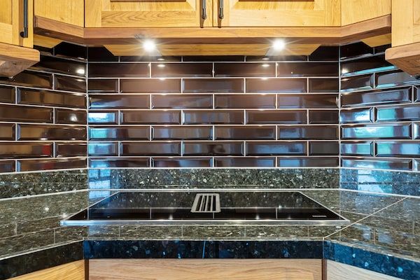 Keuken - Vrijstaand Huis aan Kanaal in Friesland in Jistrum / Skûlenboarch (4)
