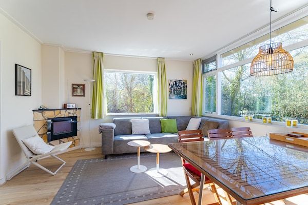 Woonkamer - Bungalow bij strand met tuin in Oostkapelle (2)