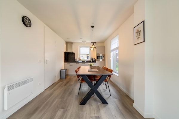 Eetkamer - Vakantiehuis tussen Rotterdam en Zeeland in Simonshaven (4)
