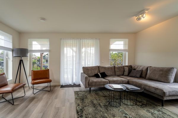 Woonkamer - Vakantiehuis tussen Rotterdam en Zeeland in Simonshaven (2)