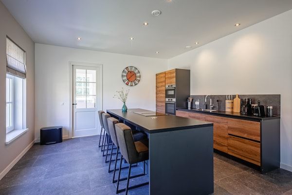 Keuken - Luxe villa op Texel bij Waddenzee & Vogelgebied in Oosterend (3)
