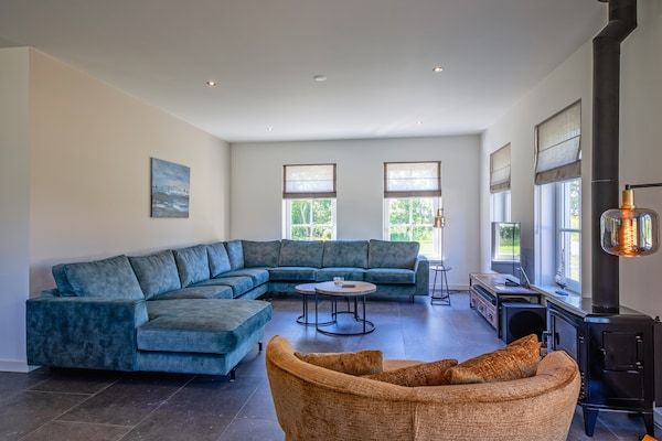 Woonkamer - Luxe villa op Texel bij Waddenzee & Vogelgebied in Oosterend (2)