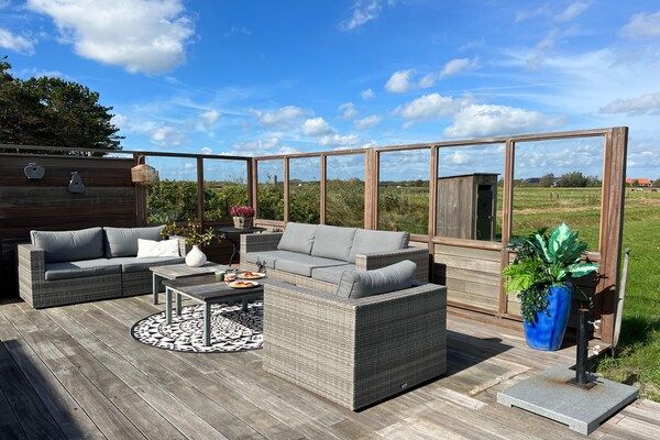 Terras - Vakantiehuis op Texel bij De Hors in Den Hoorn (2)