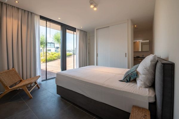Slaapkamer - Watervilla aan het Veerse Meer in Arnemuiden (3)