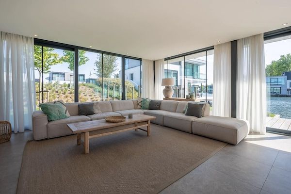 Woonkamer - Watervilla in Zeeland bij Veerse Meer in Arnemuiden (2)