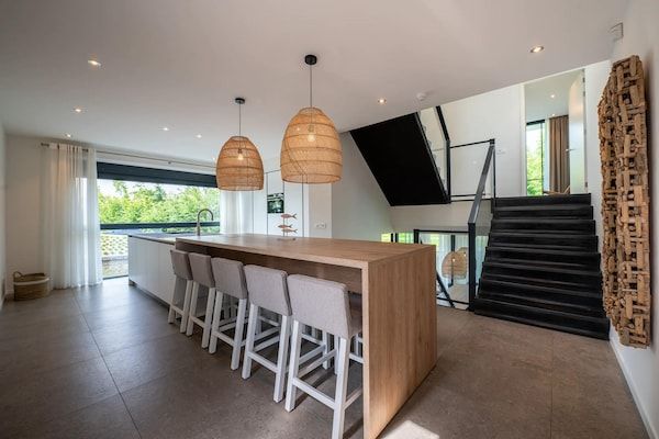 Eetkamer - Watervilla in Zeeland bij Veerse Meer in Arnemuiden (3)