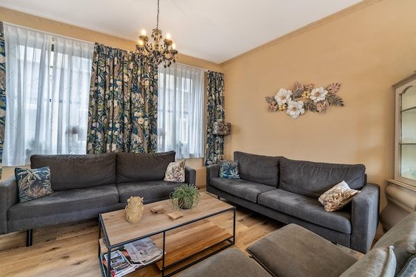 Woonkamer - Marmeren woning met spa, sauna in het stadscentrum in Valkenburg (1)