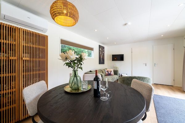 Eetkamer - Prachtige lodge bij Veluwe Bos Hattemerbroek in Hattemerbroek (4)