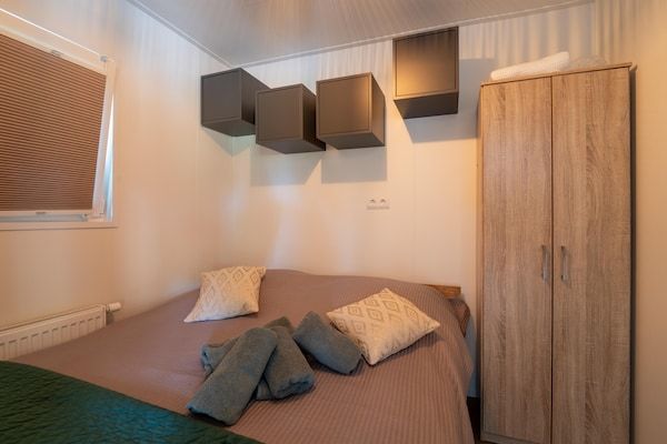 Slaapkamer - Prachtige lodge bij Veluwe Bos Hattemerbroek in Hattemerbroek (5)