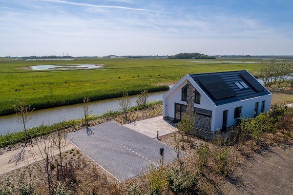 Buitenkant - Energie neutrale villa voor 2 personen in Oudeschild (3)
