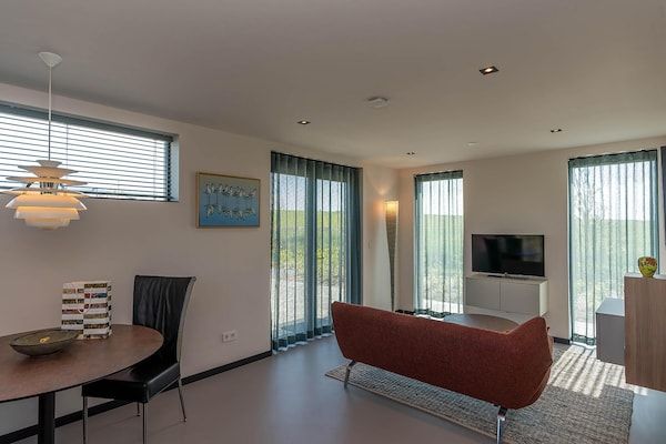 Woonkamer - Energie neutrale villa voor 2 personen in Oudeschild (5)