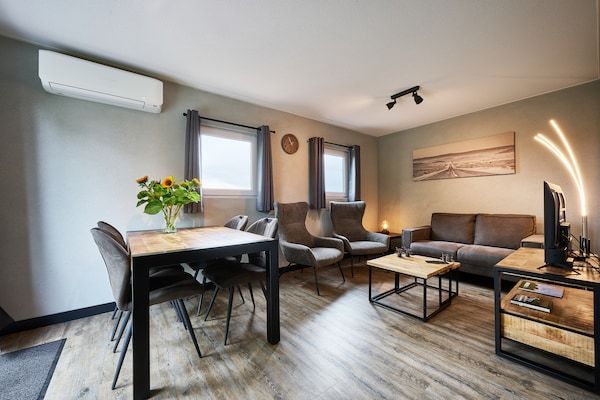 Woonkamer - Verblijf bij deze prachtige accommodatie in De Kiel in De Kiel (2)