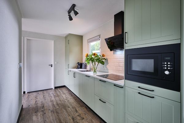 Keuken - Verblijf bij deze prachtige accommodatie in De Kiel in De Kiel (3)