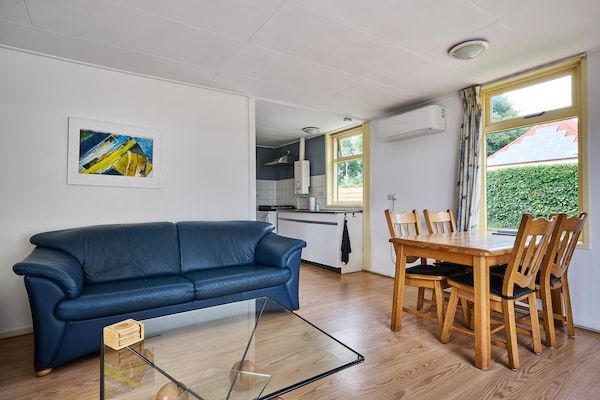 Eetkamer - Appartement in Drenthe bij natuurpaden in De Kiel (2)
