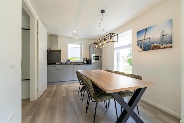 Eetkamer - Vakantiehuis bij Meerstrand Simonshaven in Simonshaven (3)