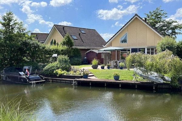 Untagged - Carpe Diem met steiger en boot in Medemblik (1)