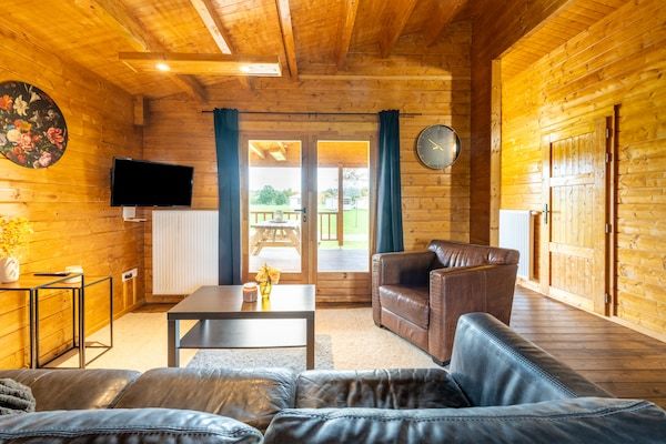 Woonkamer - Chalet in Brabant bij natuurgebieden in Valkenswaard (1)