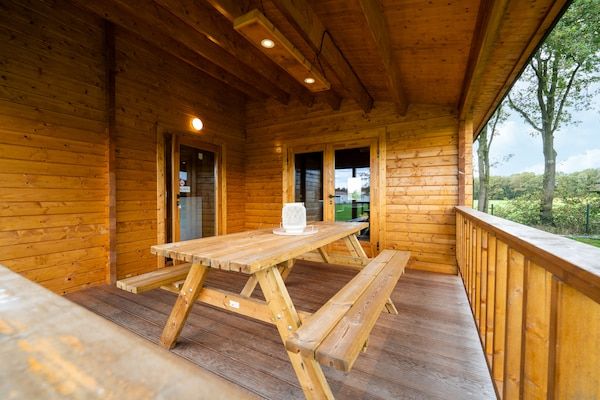 Terras - Chalet in Brabant bij natuurgebieden in Valkenswaard (5)