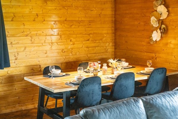 Eetkamer - Chalet in Brabant bij natuurgebieden in Valkenswaard (2)