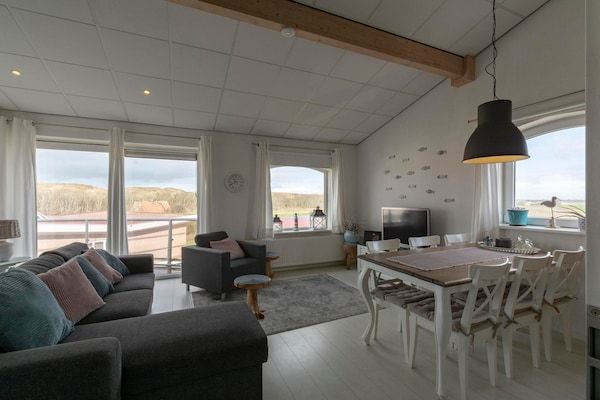Woonkamer - Appartement aan het Strand met Duinen in Julianadorp aan Zee (1)