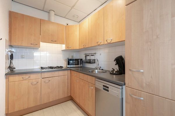Keuken - Appartement aan het Strand met Duinen in Julianadorp aan Zee (2)