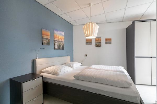 Slaapkamer - Appartement aan het Strand met Duinen in Julianadorp aan Zee (3)