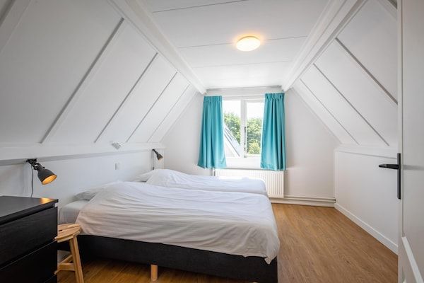 Slaapkamer - Vakantiehuis op Texel bij het Strand in De Koog (5)