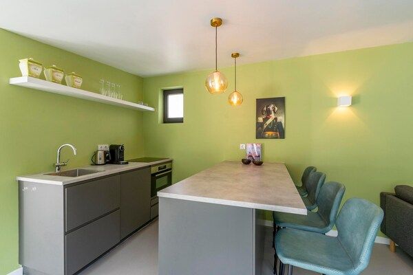 Keuken - Bungalow in Sint Maartenszee met Tuinzicht in Sint Maartenszee (3)