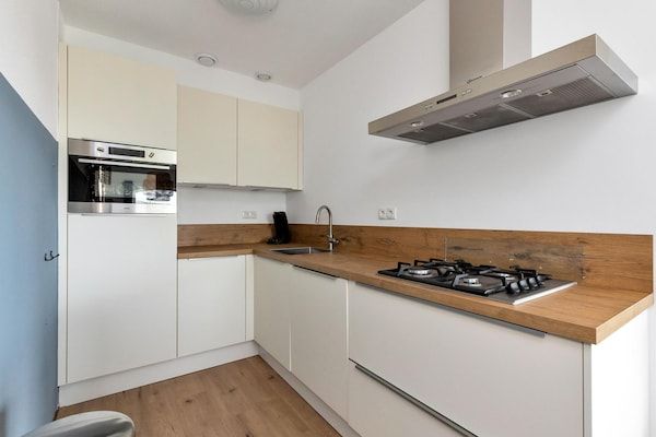 Keuken - Residence Juliana 40 met uitzicht op duinen in Julianadorp aan Zee (3)