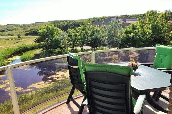 Terras - Residence Juliana 40 met uitzicht op duinen in Julianadorp aan Zee (5)