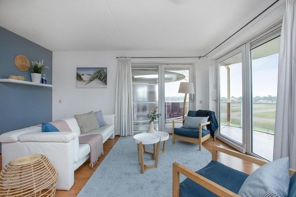 Woonkamer - Residence Juliana 40 met uitzicht op duinen in Julianadorp aan Zee (1)